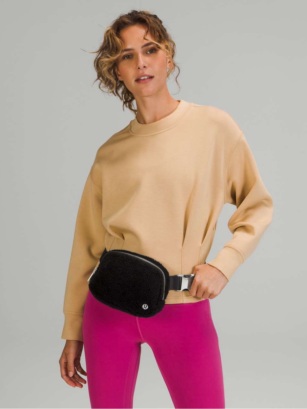 Lululemon Everywhere Fleece Belt Bag
Black